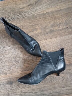 AGL Attilio Giusti Leombruni Black Leather Ankle Booties. Made in Italy 